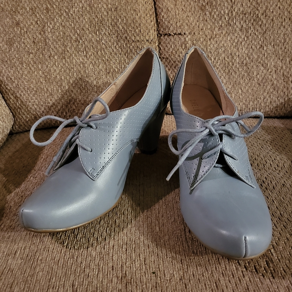 Light blue Oxford heels
